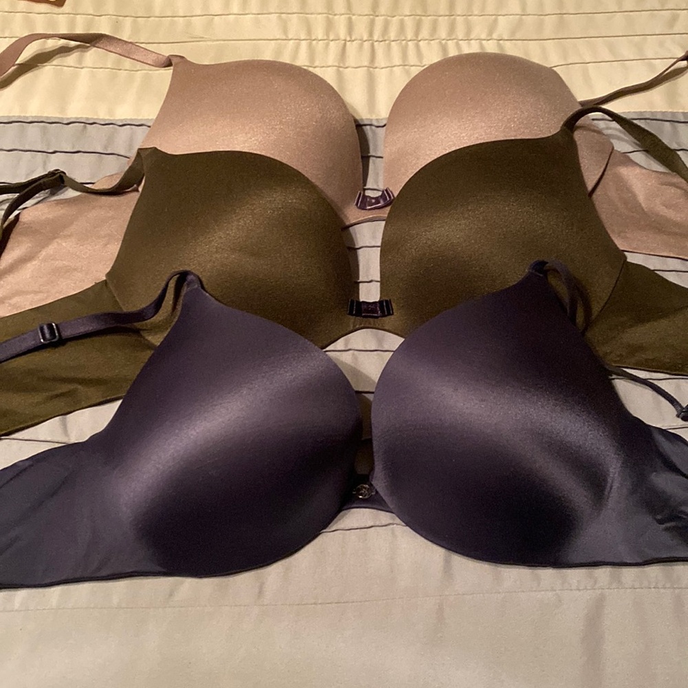 Not available. Accidentally listed same set twice. Sorry for any inconvenience.
